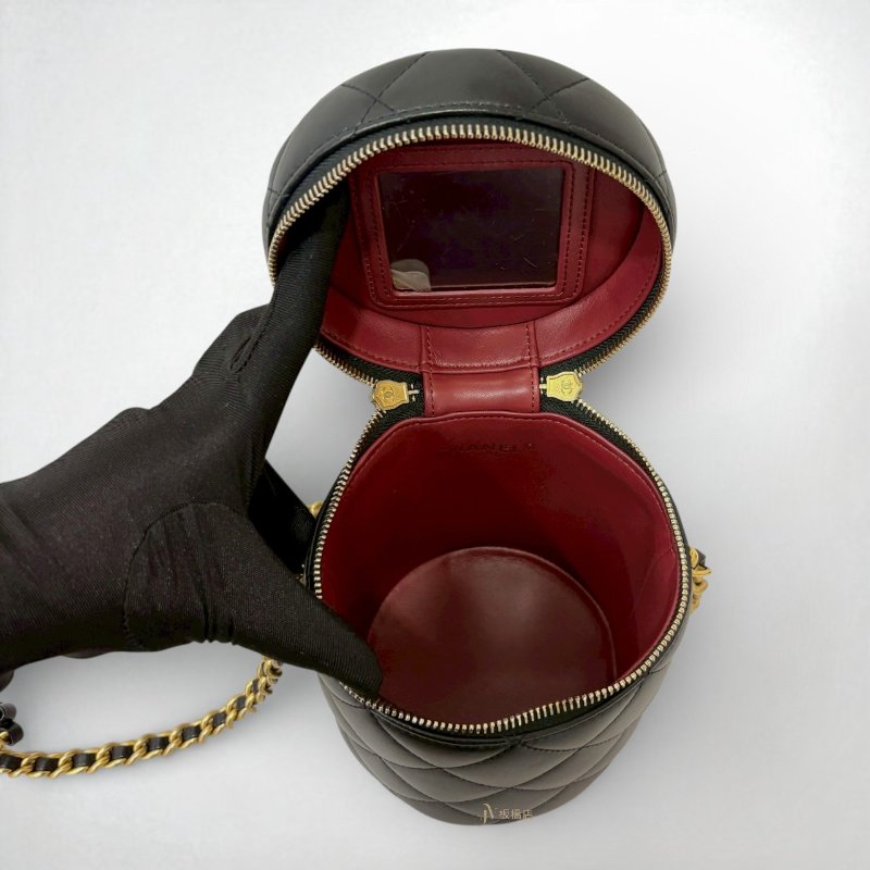 Chanel 黑色羊皮菱格圓桶金鍊肩背包AS2735-5