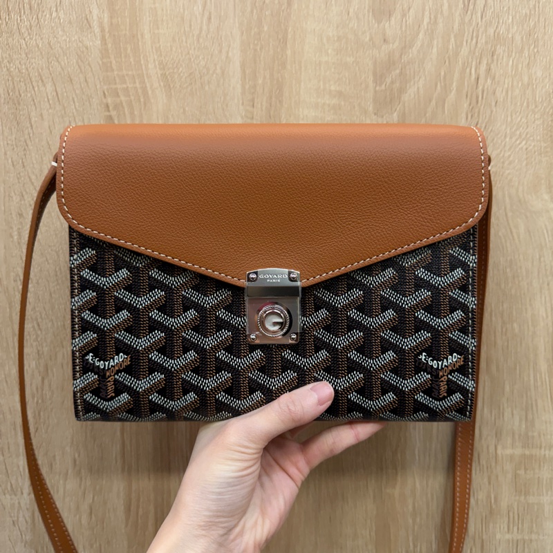 Goyard PVC咖牛皮銀釦Chypre 6卡斜背WOC-0