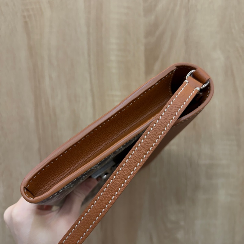 Goyard PVC咖牛皮銀釦Chypre 6卡斜背WOC-3