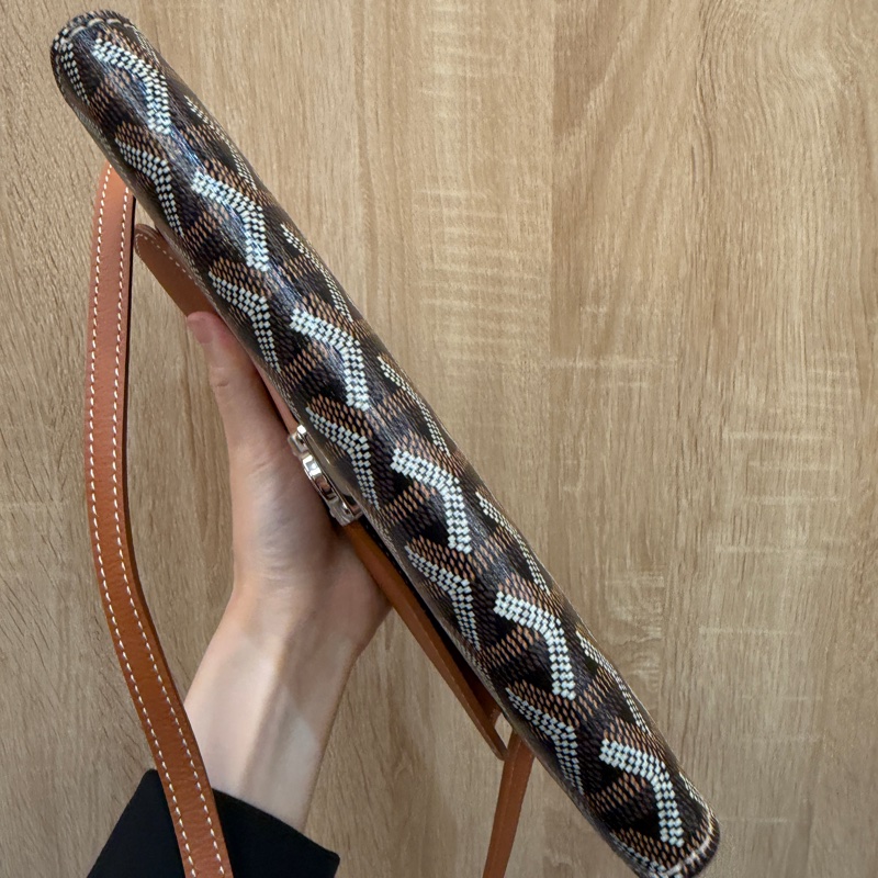 Goyard PVC咖牛皮銀釦Chypre 6卡斜背WOC-6