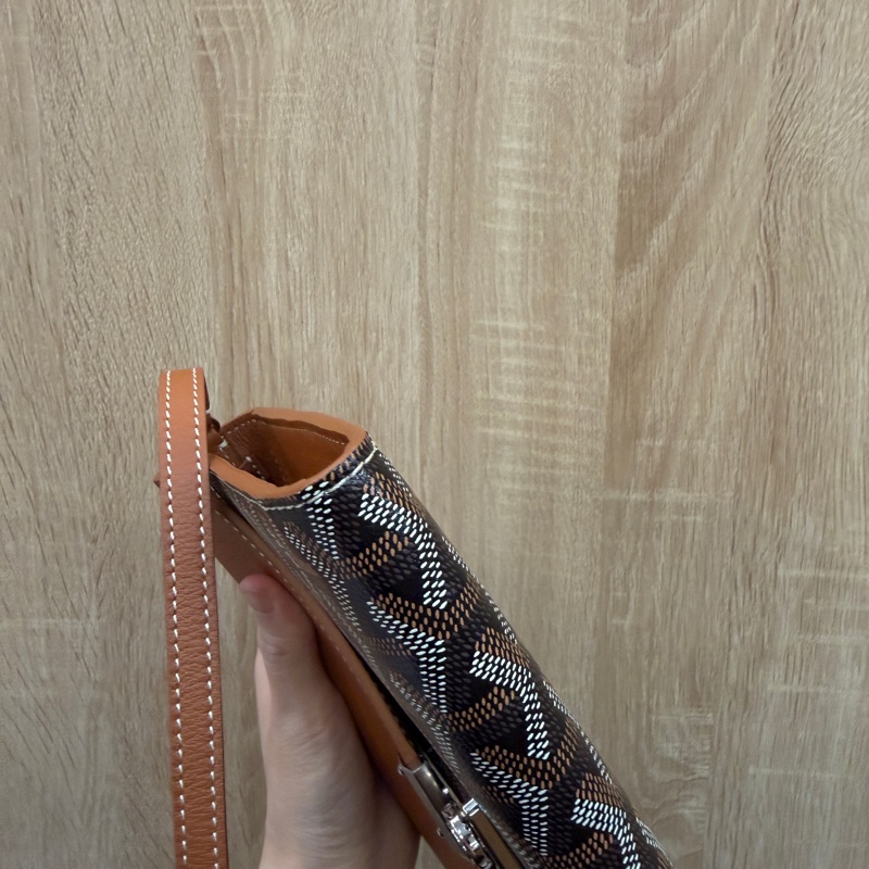 Goyard PVC咖牛皮銀釦Chypre 6卡斜背WOC-7