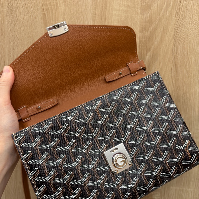 Goyard PVC咖牛皮銀釦Chypre 6卡斜背WOC-9