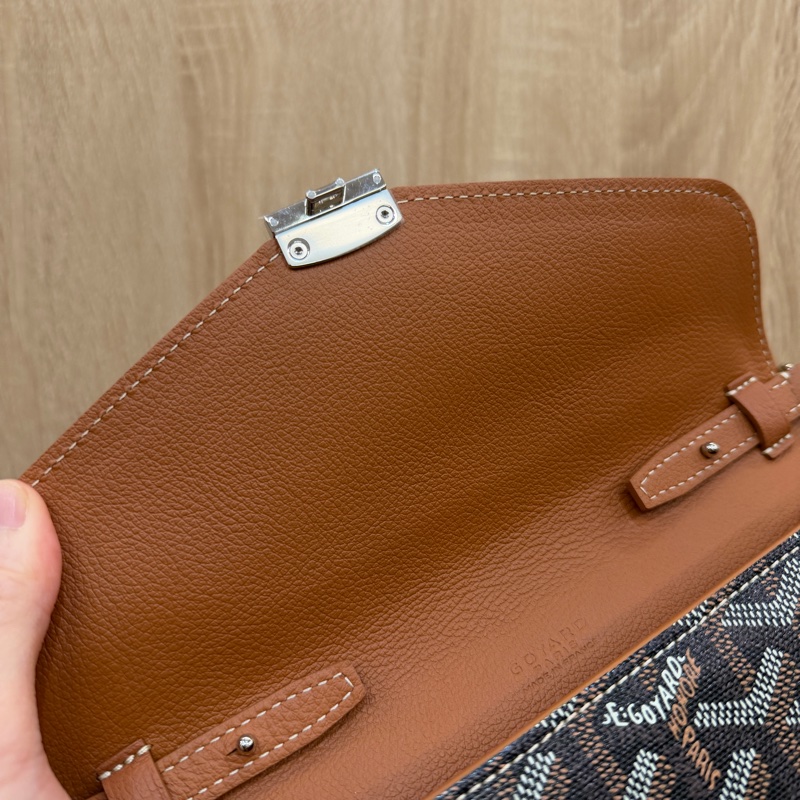 Goyard PVC咖牛皮銀釦Chypre 6卡斜背WOC-10