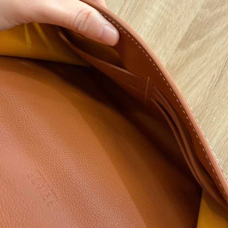 Goyard PVC咖牛皮銀釦Chypre 6卡斜背WOC-11