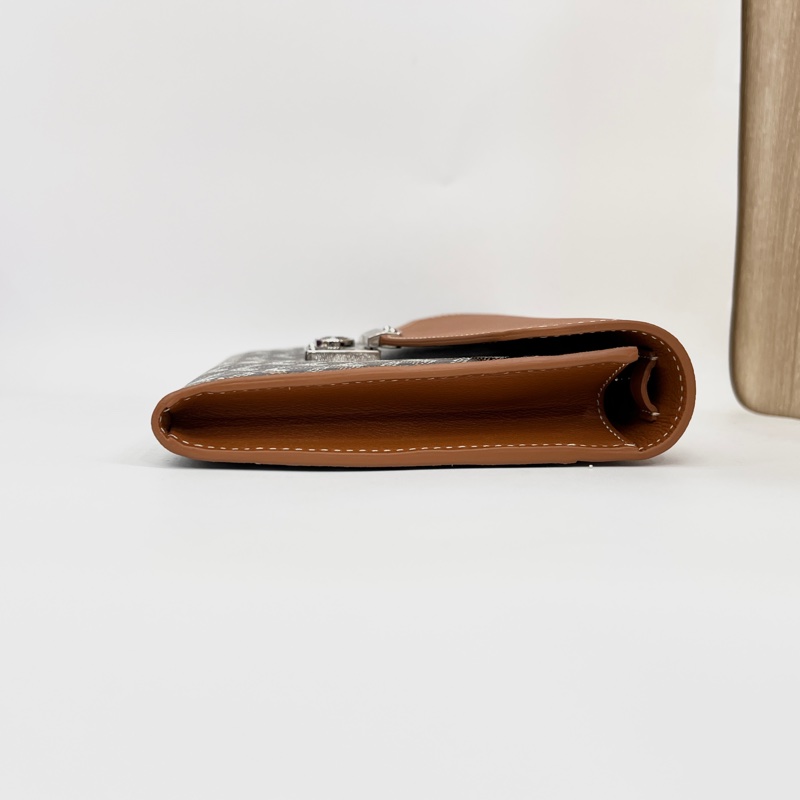 Goyard pvc拼棕牛皮銀釦Chypre 6卡WOC斜背包-5