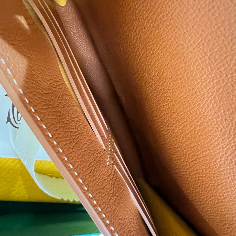 Goyard pvc拼棕牛皮銀釦Chypre 6卡WOC斜背包-10