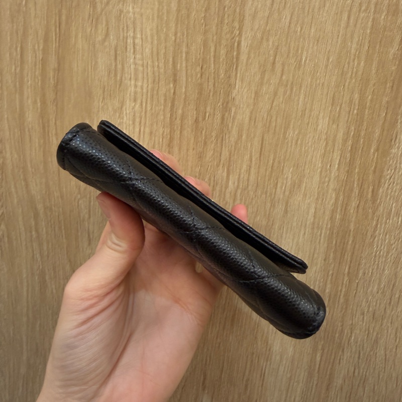 Chanel 黑荔枝牛皮波浪Logo下蓋卡包AP4254-6