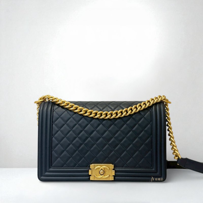 CHANEL 藍色羊皮金釦BOY28 A92193-0