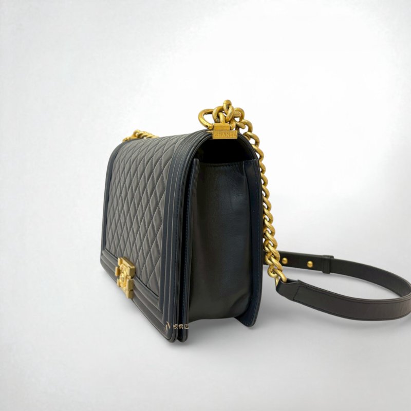 CHANEL 藍色羊皮金釦BOY28 A92193-2