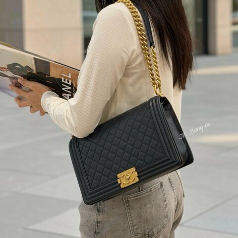 JS0161-CHANEL 藍色羊皮金釦BOY28 A92193