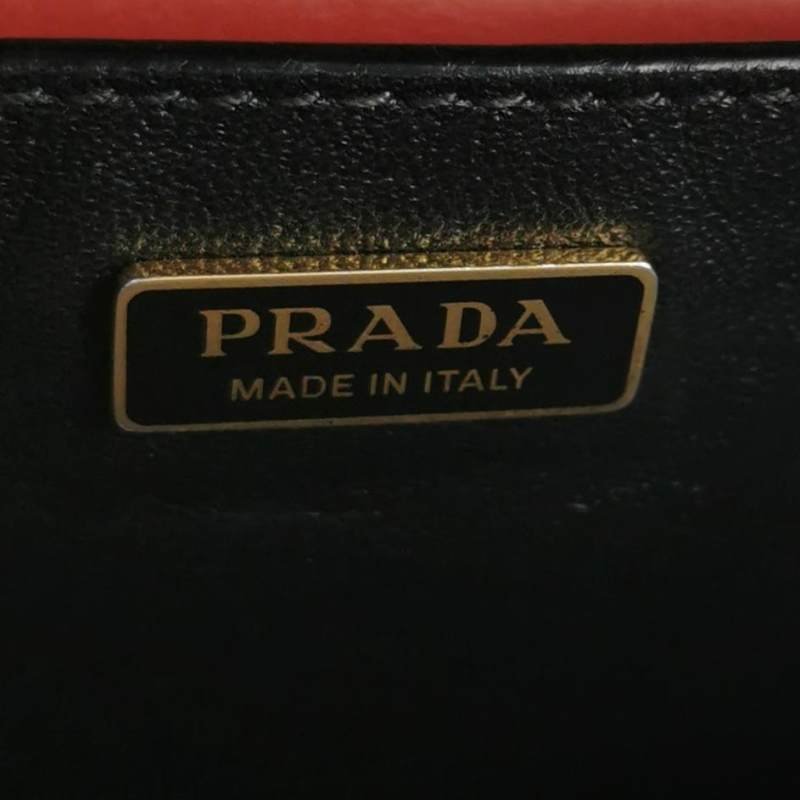 Prada Cahier牛皮撞色字母logo插扣斜挎包單肩包-7