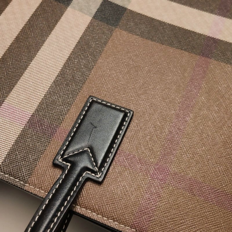 Burberry牛皮拼色格紋單肩包-10