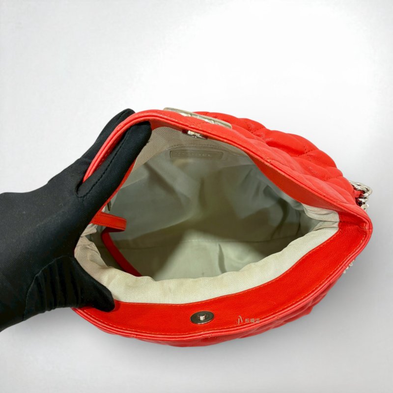 CHANEL紅色牛皮銀釦粗練肩背包-5