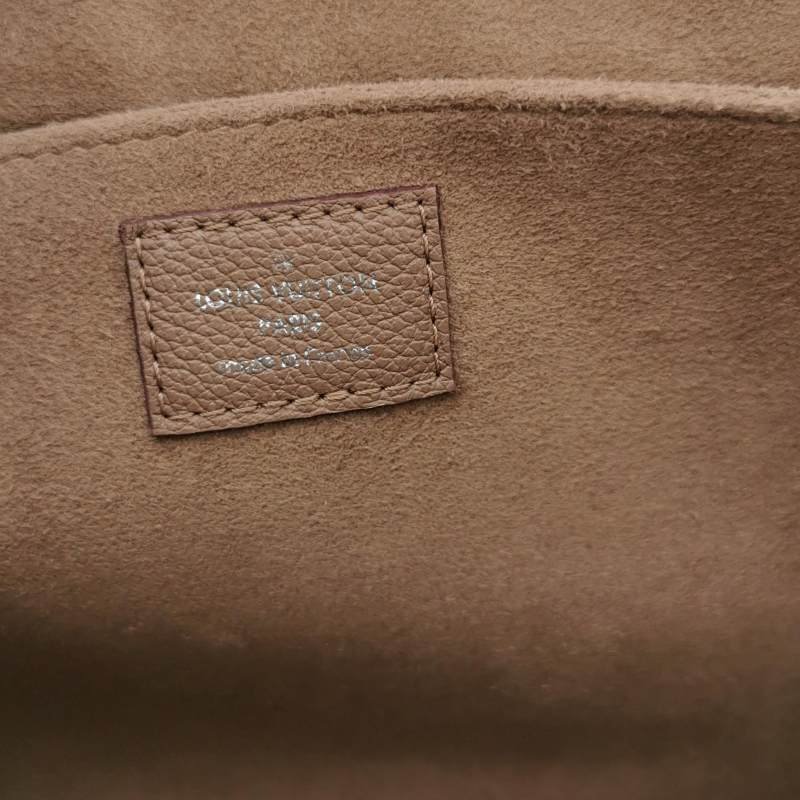 Louis Vuitton(LV)LockmeBB牛皮純色LV轉鎖斜挎包單肩包-7