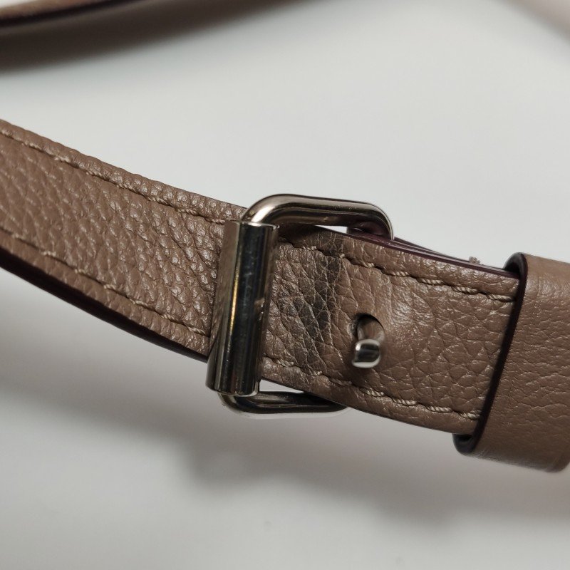 Louis Vuitton(LV)LockmeBB牛皮純色LV轉鎖斜挎包單肩包-12