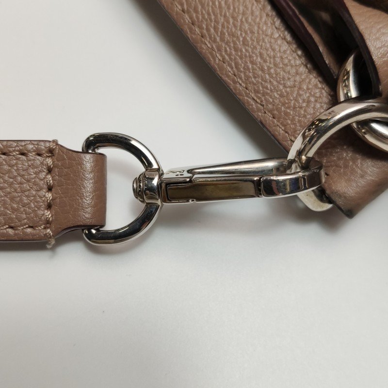 Louis Vuitton(LV)LockmeBB牛皮純色LV轉鎖斜挎包單肩包-15