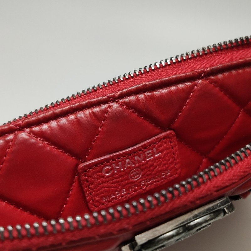 Chanel Boy Bag牛皮純色菱格絎縫方形雙C鎖扣手拿包-7