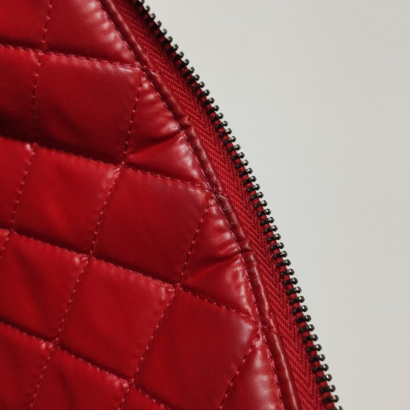 Chanel Boy Bag牛皮純色菱格絎縫方形雙C鎖扣手拿包-8