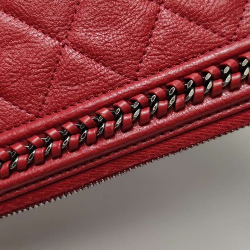 Chanel Boy Bag牛皮純色菱格絎縫方形雙C鎖扣手拿包-12