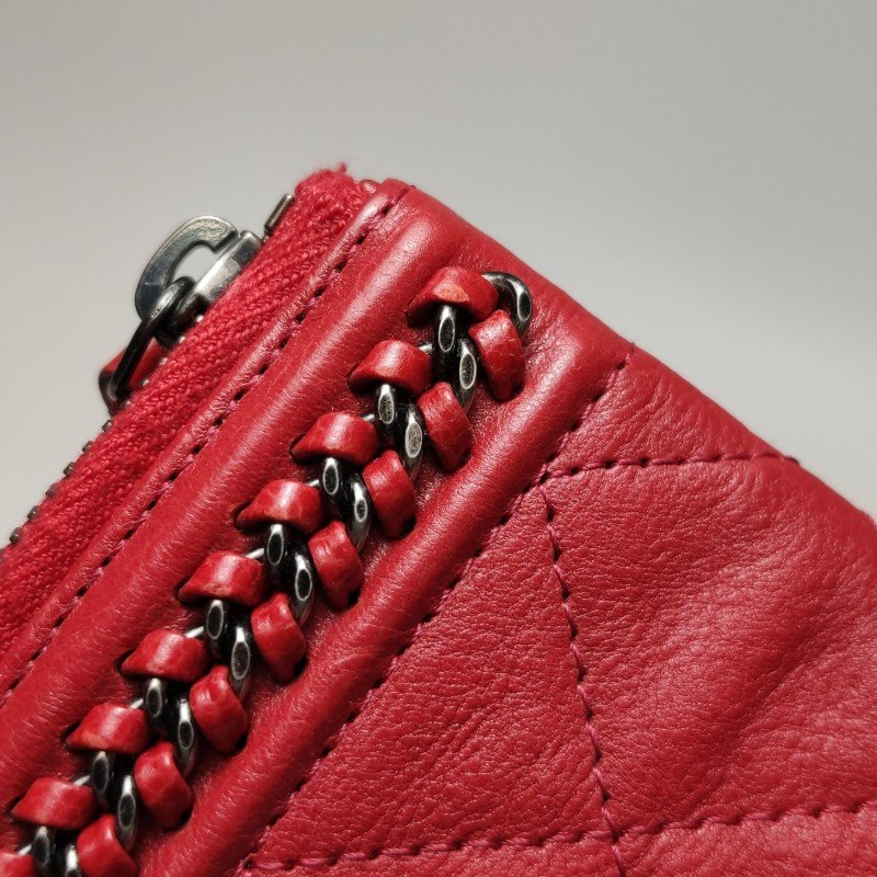 Chanel Boy Bag牛皮純色菱格絎縫方形雙C鎖扣手拿包-13