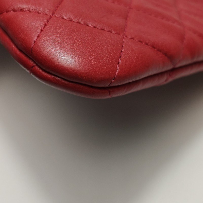 Chanel Boy Bag牛皮純色菱格絎縫方形雙C鎖扣手拿包-14