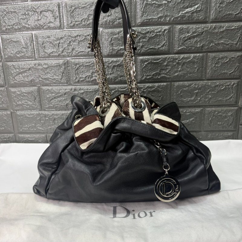 DIOR 牛皮黑銀鍊條雲朵包-0
