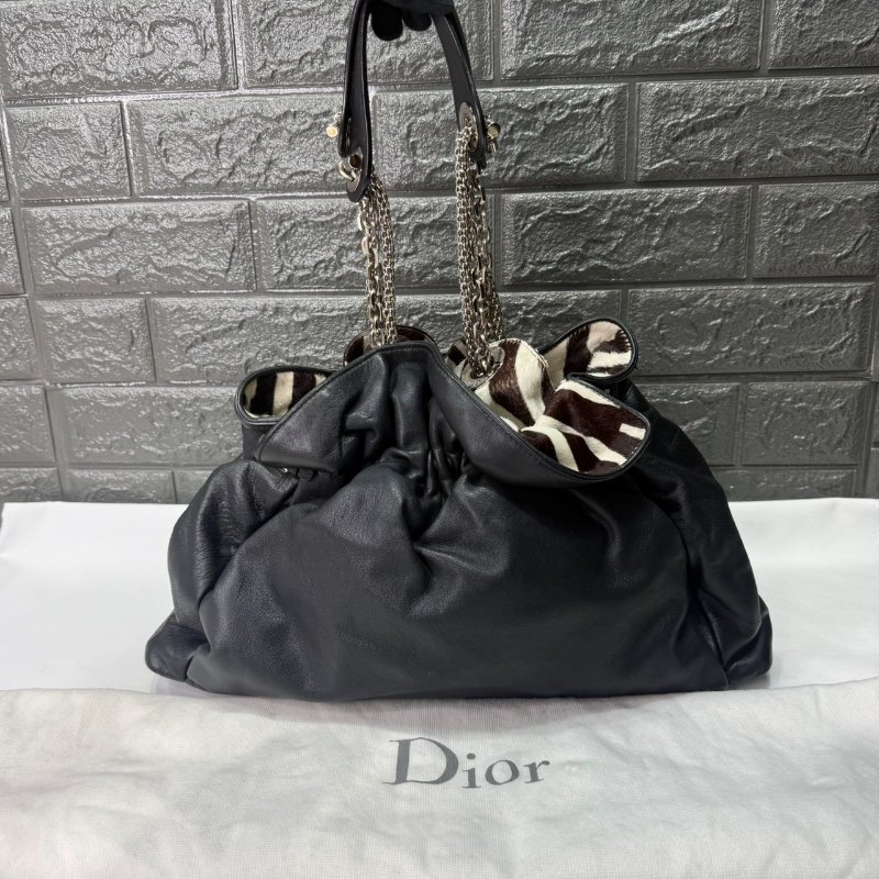 DIOR 牛皮黑銀鍊條雲朵包-1