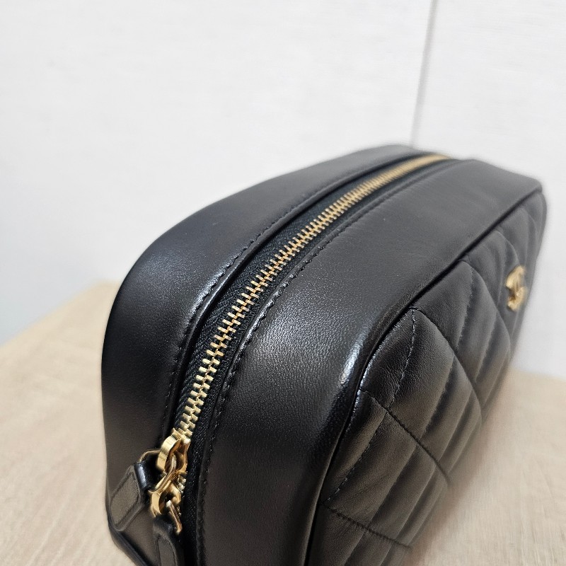 [化妝品的家❣️] Chanel黑金菱格霧金釦拉鏈化妝包-5