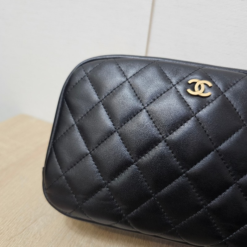 [化妝品的家❣️] Chanel黑金菱格霧金釦拉鏈化妝包-9