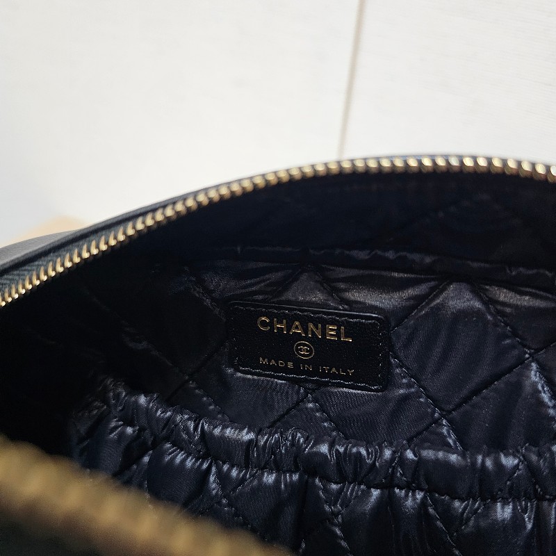 [化妝品的家❣️] Chanel黑金菱格霧金釦拉鏈化妝包-13