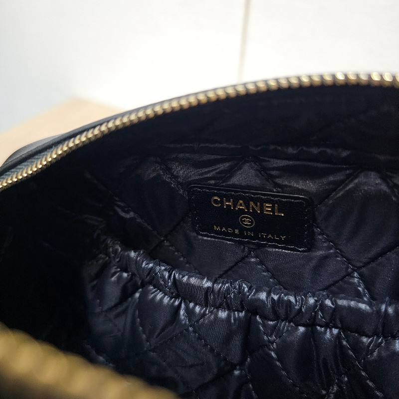 [化妝品的家❣️] Chanel黑金菱格霧金釦拉鏈化妝包-16