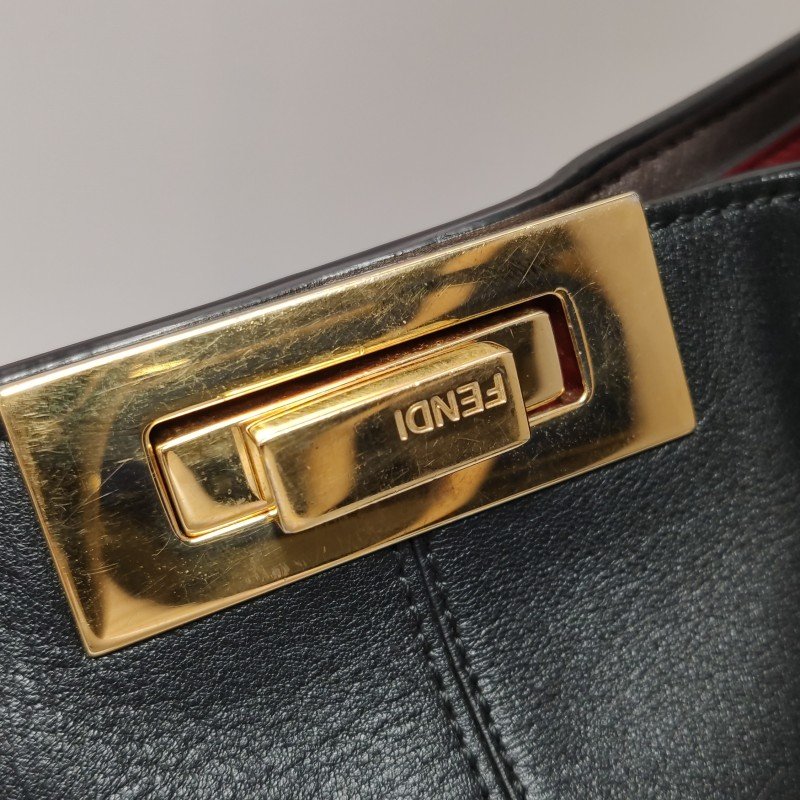 Fendi Peekaboo躲貓貓牛皮純色扭鎖單肩包-11