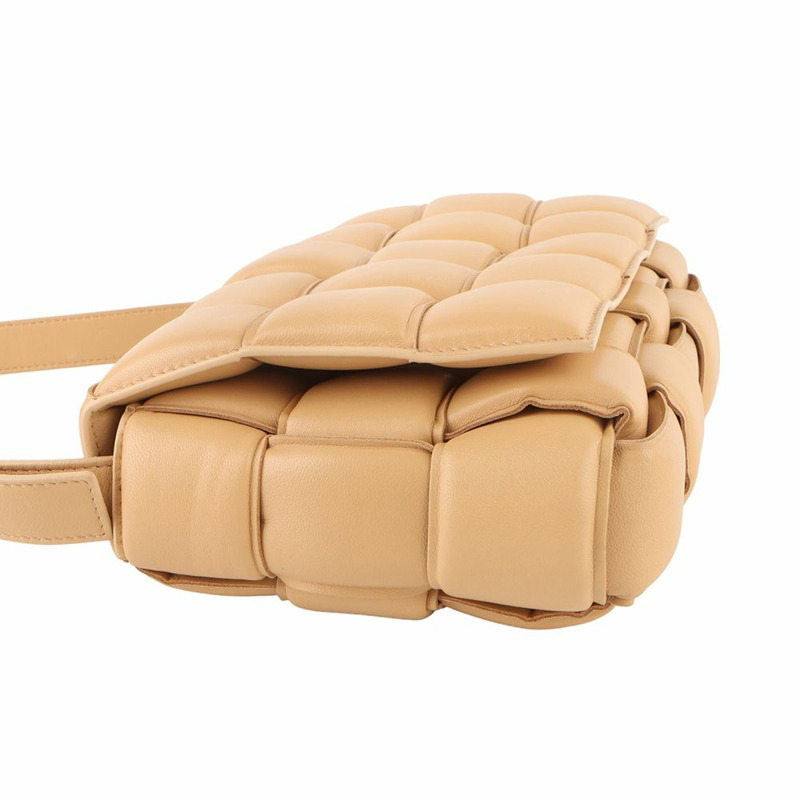 【包稅】BOTTEGA VENETA 帶襯墊的磁帶斜挎包 591970-4