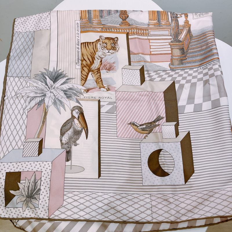 TW4640 HERMES 愛馬仕動物圖案小方巾GRAND THEATRE NOUVEAU SILK SCARF 90 X 90-3