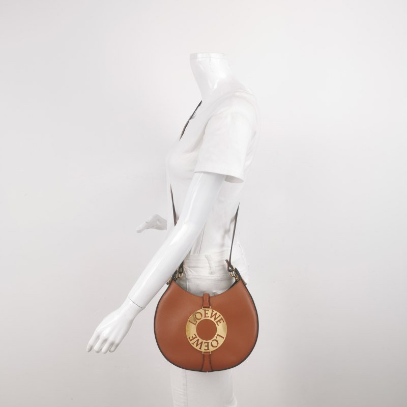 Loewe Joyce牛皮純色logo圓環斜挎包單肩包-1