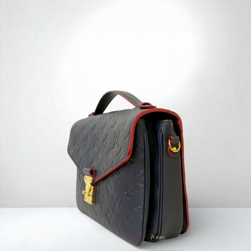 喬萱名品(板橋府中店)JS0536LV海軍藍牛皮壓紋郵差包M44071-1