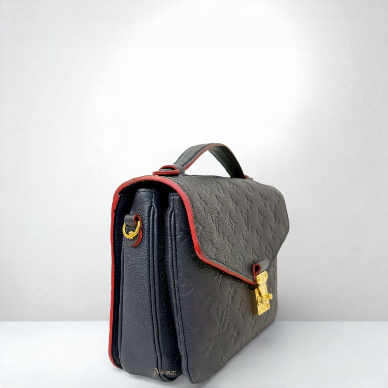 喬萱名品(板橋府中店)JS0536LV海軍藍牛皮壓紋郵差包M44071-2