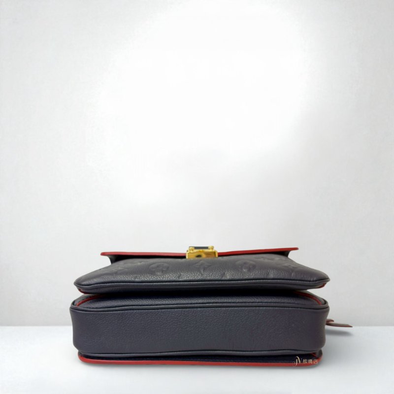 喬萱名品(板橋府中店)JS0536LV海軍藍牛皮壓紋郵差包M44071-4