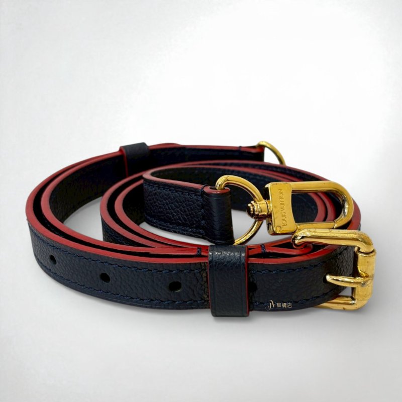 喬萱名品(板橋府中店)JS0536LV海軍藍牛皮壓紋郵差包M44071-6