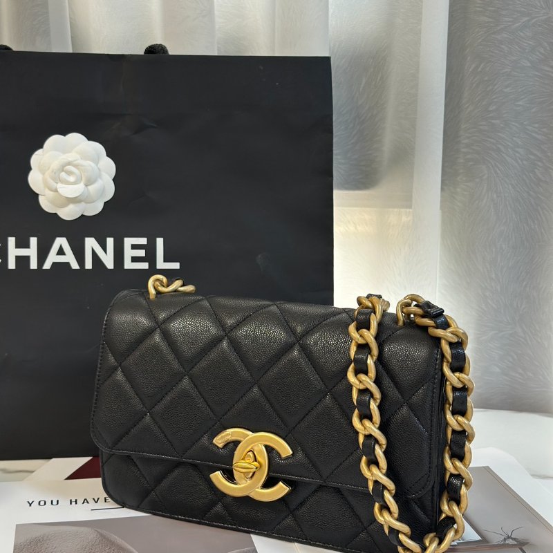 CHANEL 24A大雙C粒面牛皮口蓋包 - 黑金-3