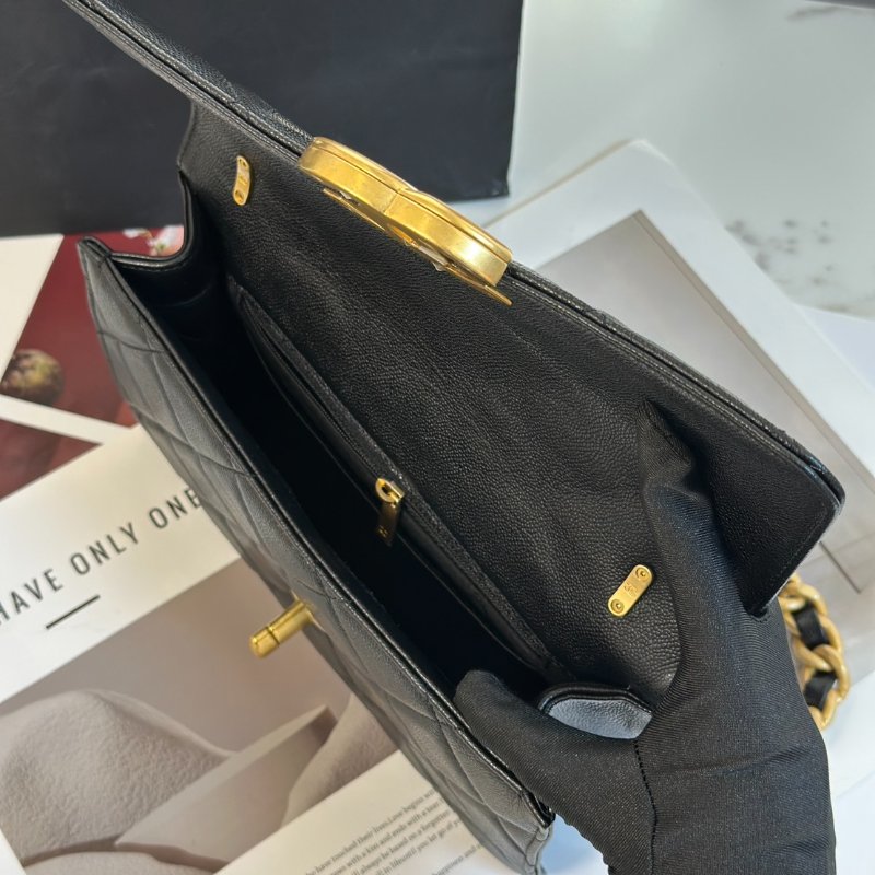 CHANEL 24A大雙C粒面牛皮口蓋包 - 黑金-8