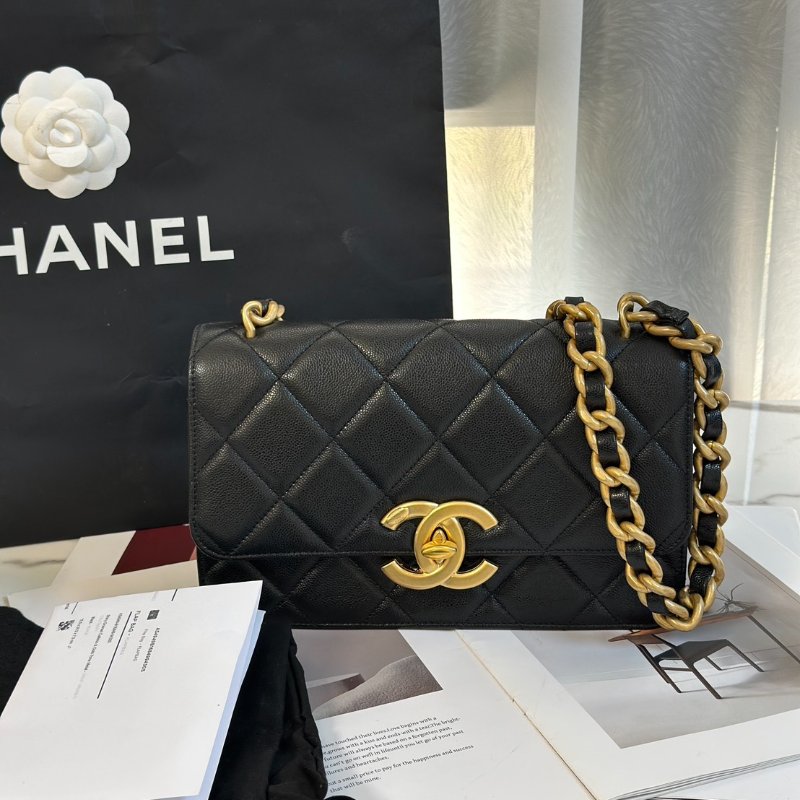 CHANEL 24A大雙C粒面牛皮口蓋包 - 黑金-10