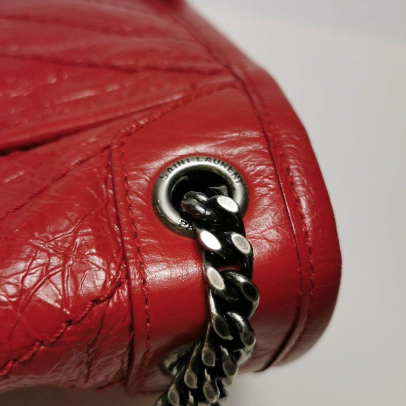 Saint Laurent Niki小號油蠟皮純色V紋絎縫YSL標誌單肩包-13