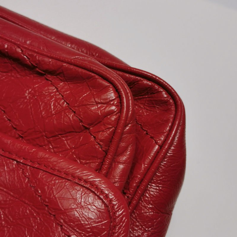 Saint Laurent Niki小號油蠟皮純色V紋絎縫YSL標誌單肩包-17