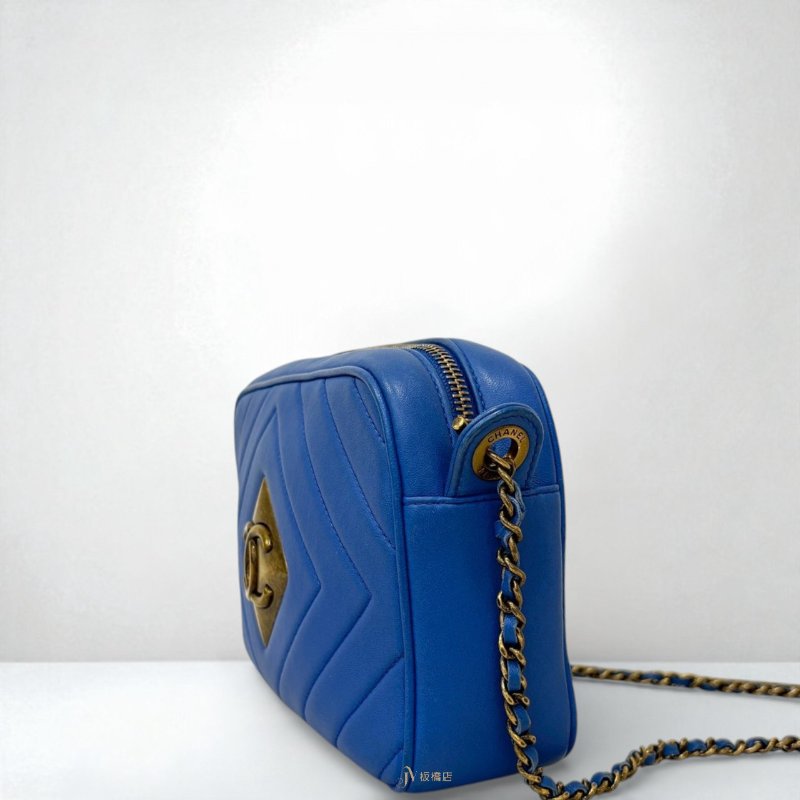 CHANEL 寶藍色牛皮復古金釦相機包/A93069-1