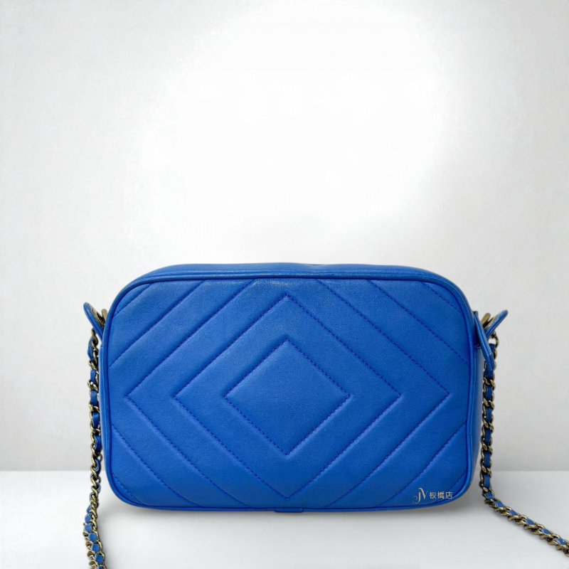 CHANEL 寶藍色牛皮復古金釦相機包/A93069-3