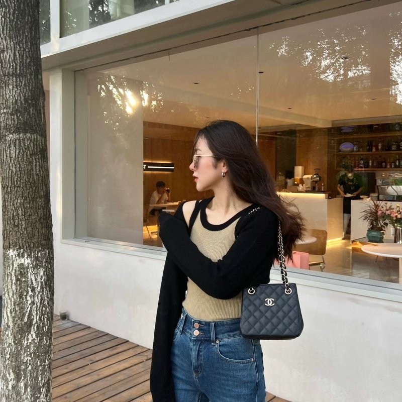 CHANEL Mini tote粒面牛皮水桶包 - 黑金-9