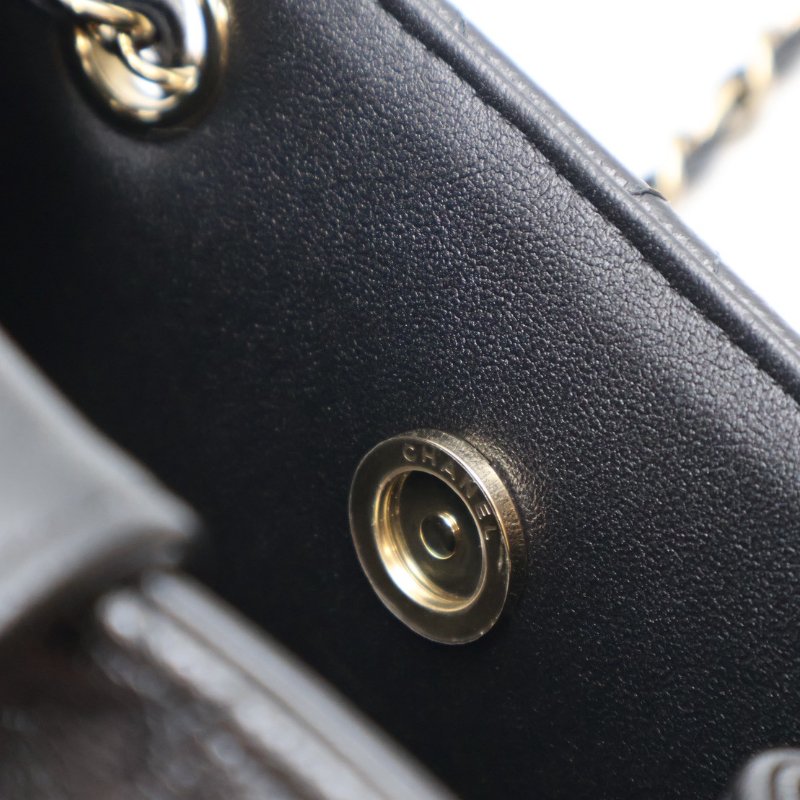 CHANEL Mini tote粒面牛皮水桶包 - 黑金-4