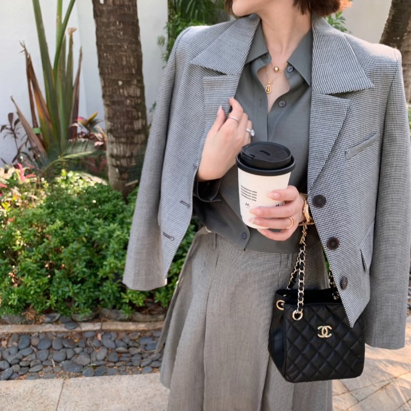 CHANEL Mini tote粒面牛皮水桶包 - 黑金-15