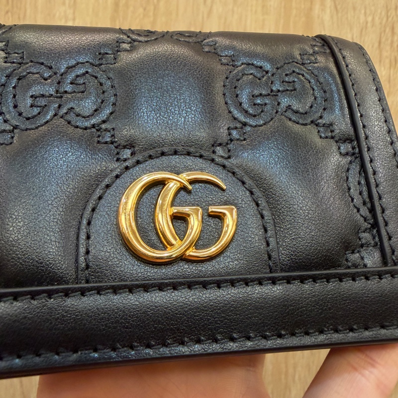 Gucci 黑牛皮壓紋Matelasse金釦mini短夾-1